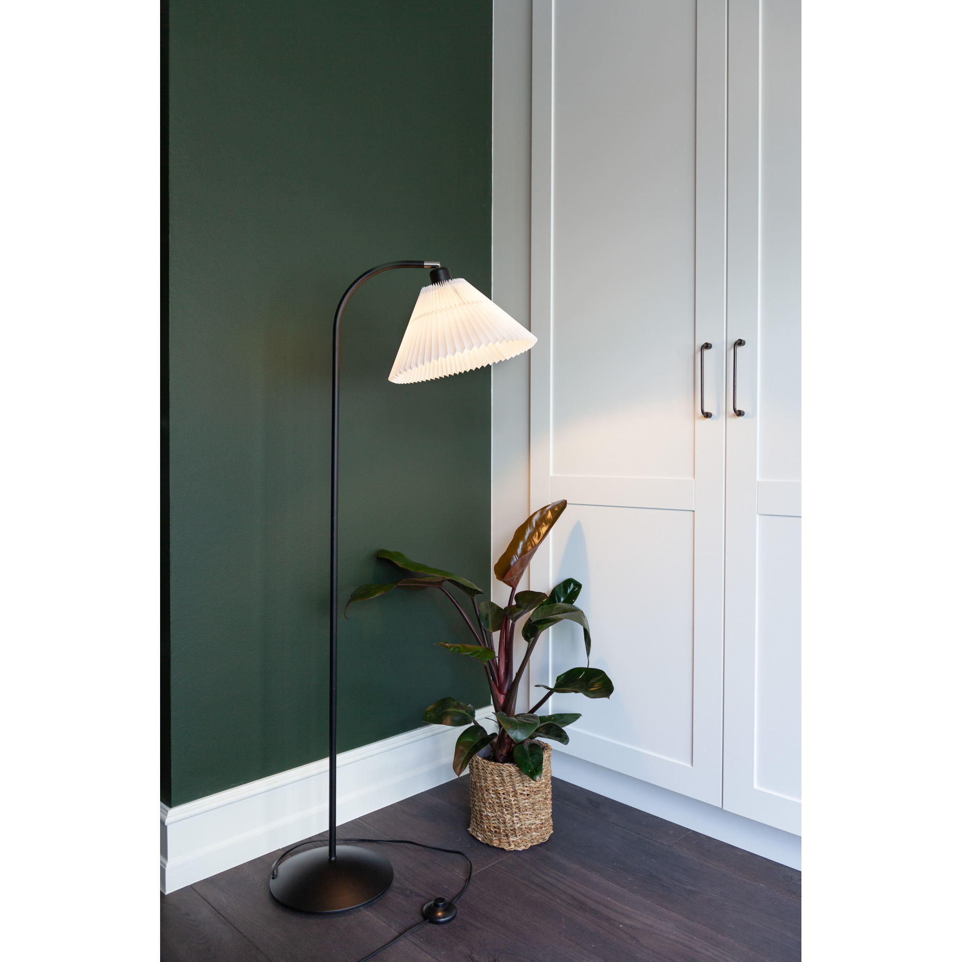 5705639716517 Halo Design Medina sort - Gulvlampe Lamper,Gulvlamper,Gulvlamper 84500000950 716517