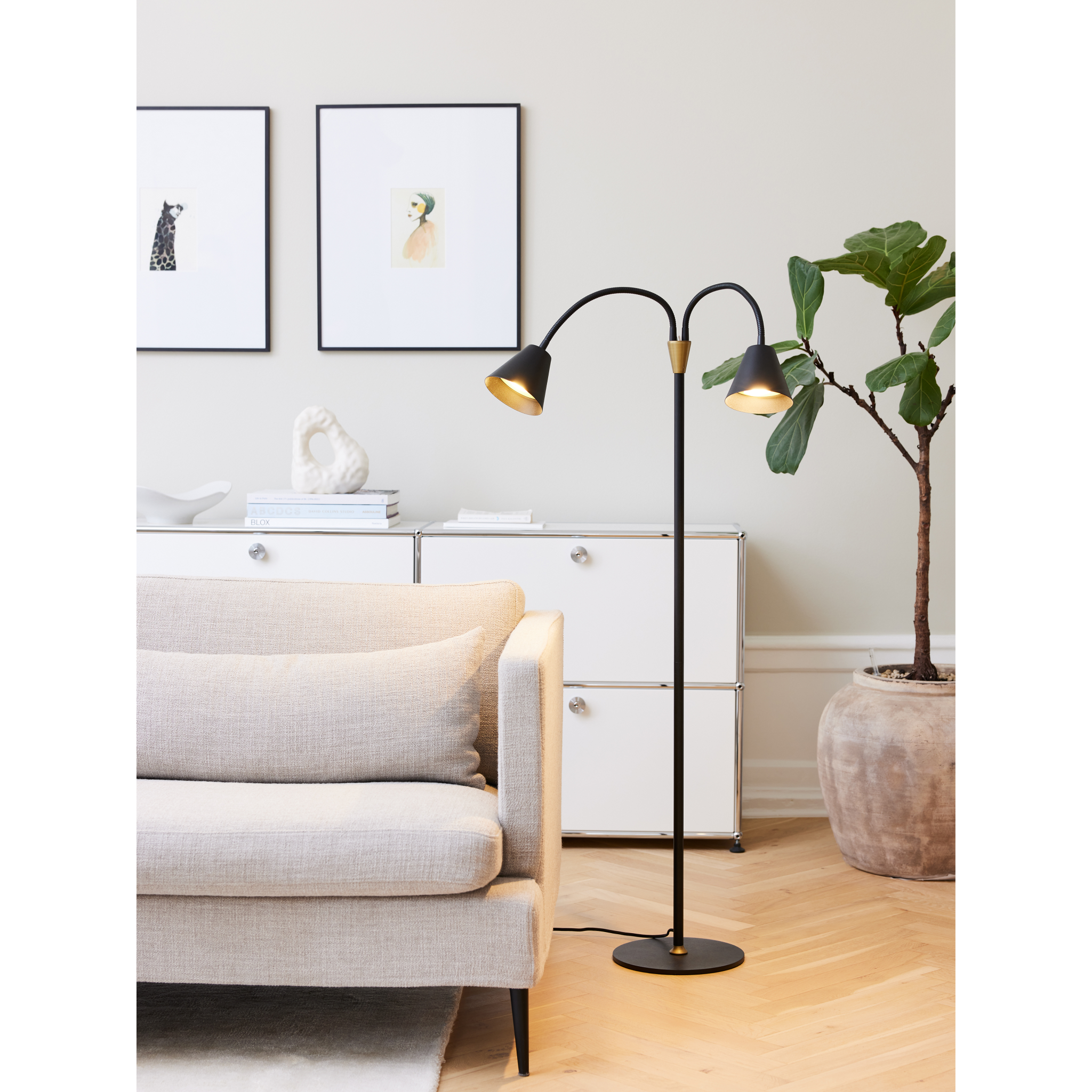 Halo Design Hygge 2 arme grafit sort - Gulvlampe