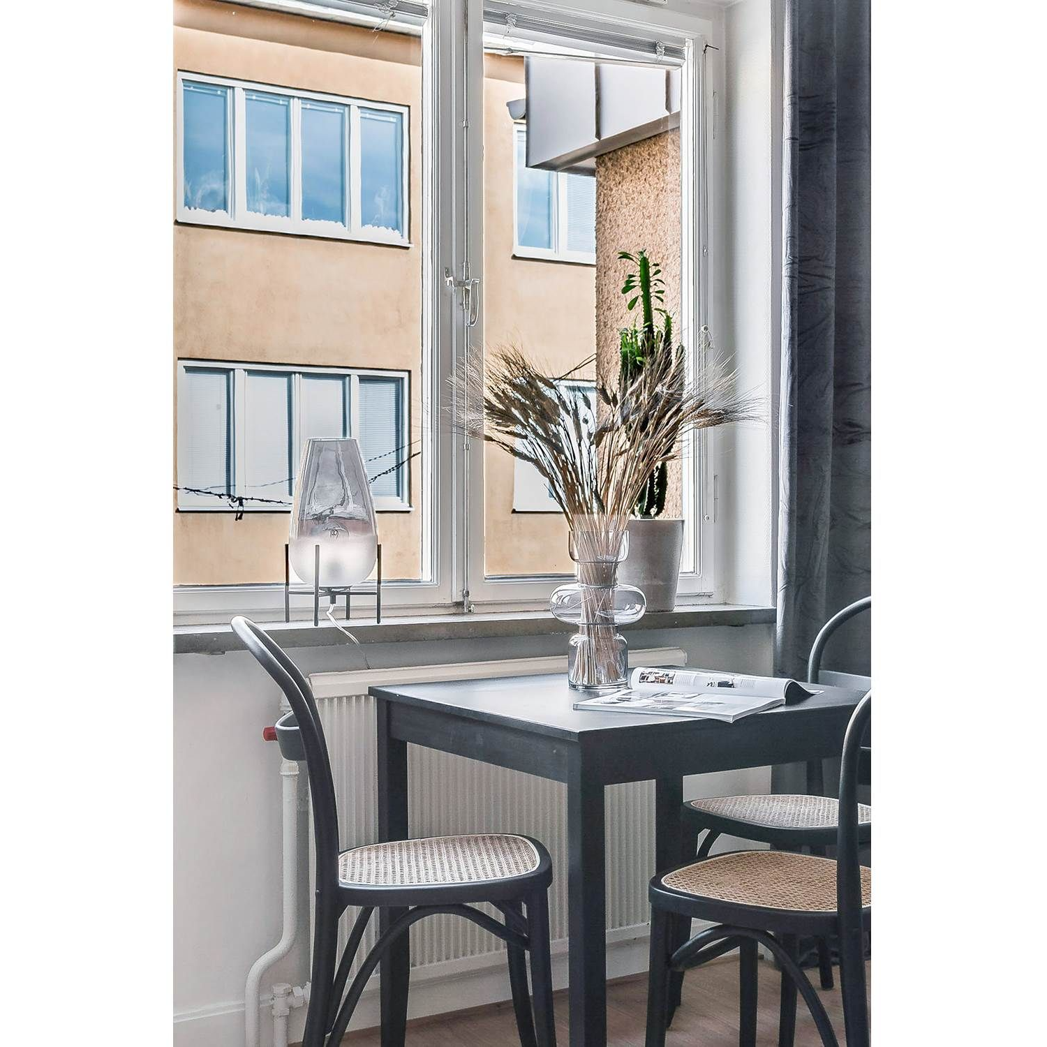 7319436109564 Globen Lighting Tulip røgfarvet - Bordlampe Lamper,Bordlamper,Bordlamper 2190009020 114576
