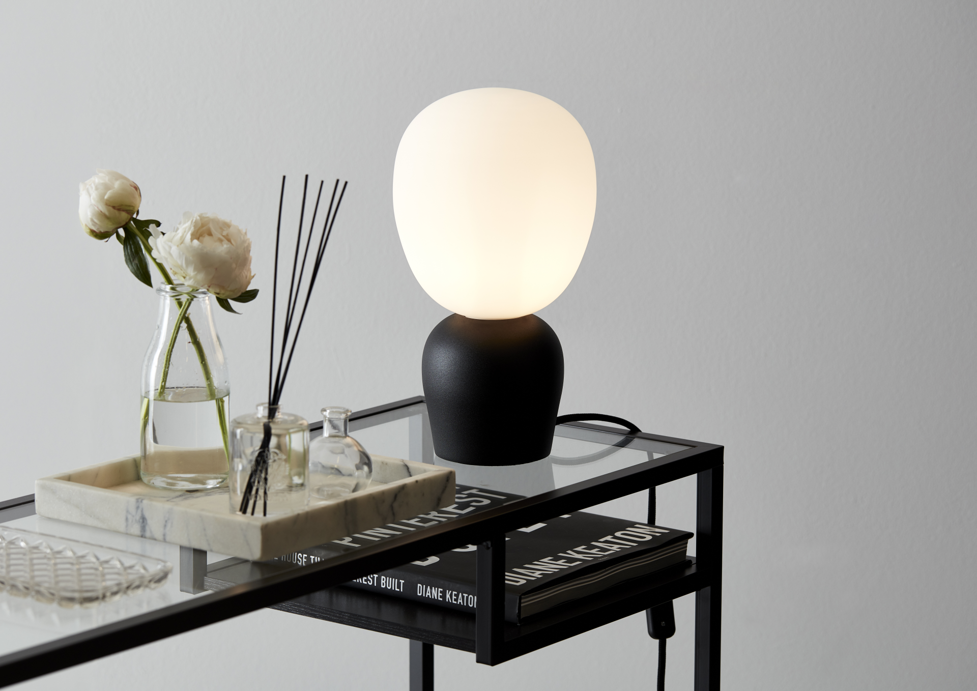 7391534061135 Belid Buddy B4001 sort/opal - Bordlampe Lamper,Bordlamper,Bordlamper 82400002740 Buddy B4001 sort/opal