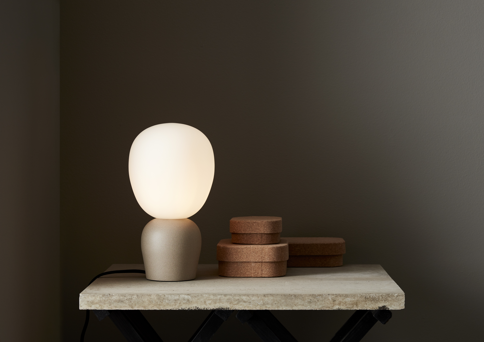 7391534061951 Belid Buddy B4001 sand/opal - Bordlampe Lamper,Bordlamper,Bordlamper 82400002730 Buddy B4001 sand/opal