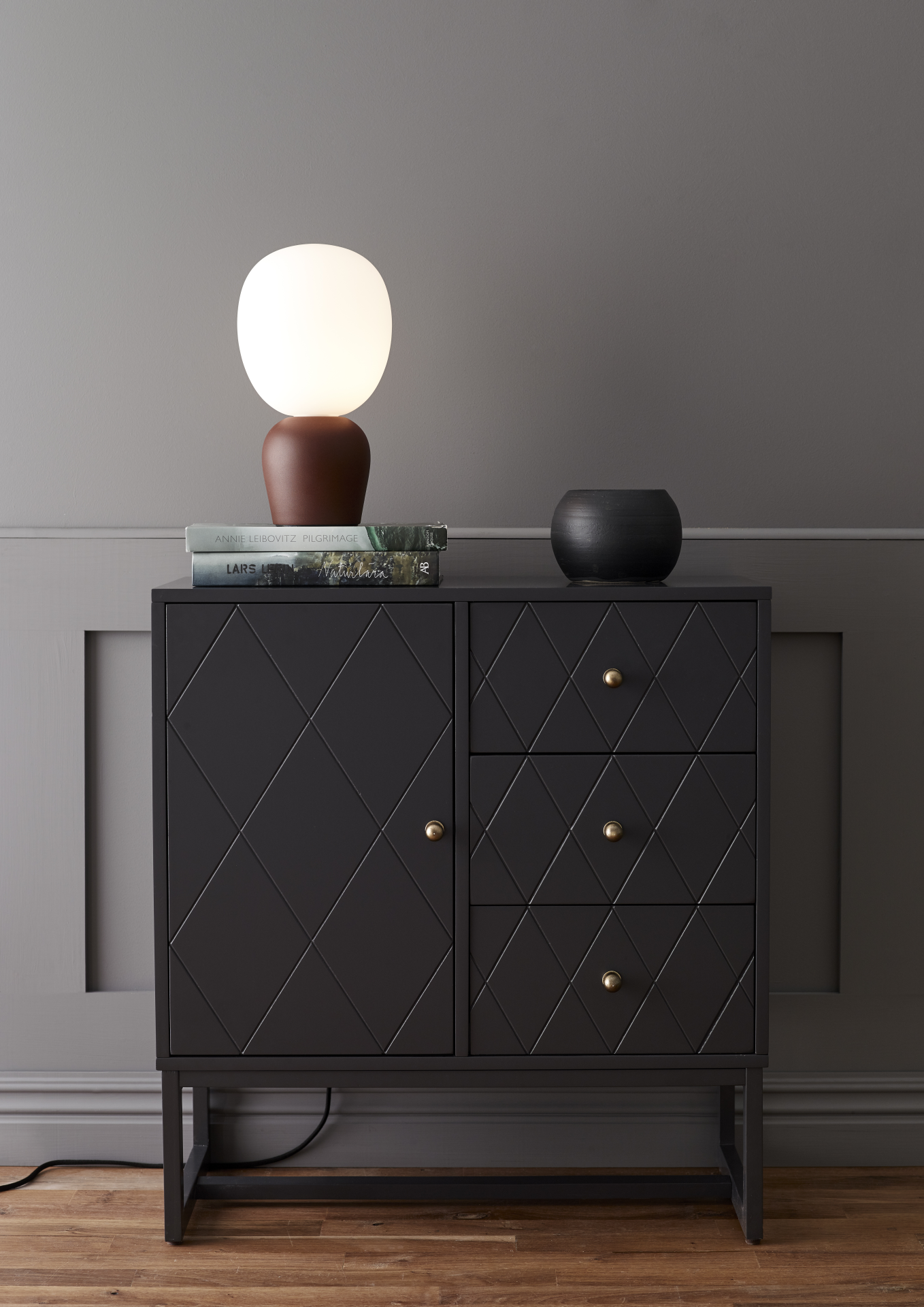 7391534061968 Belid Buddy B4001 rød/opal - Bordlampe Lamper,Bordlamper,Bordlamper 82400002720 Buddy B4001 rød/opal