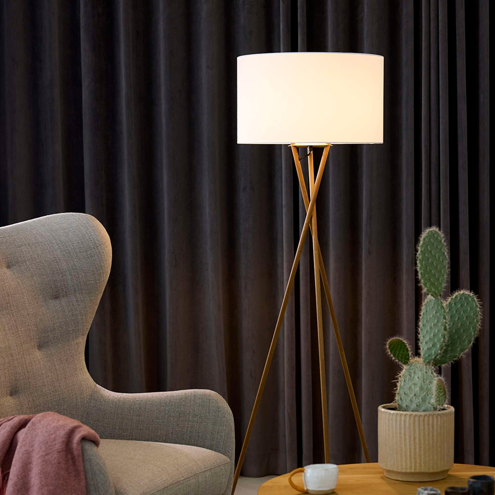 5703701308165 Nielsen Light Uptown trælook m/hvid gulvlampe Lamper,Gulvlamper,Gulvlamper 80900009480 Uptown