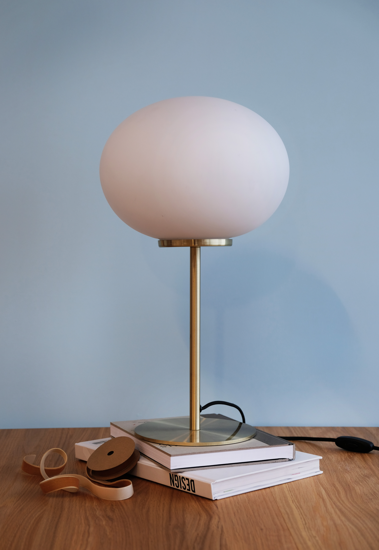 5704709072317 Dyberg Larsen Queen opal/messing 7231 - Bordlampe Lamper,Bordlamper,Bordlamper 89200003660 Queen opal/messing 7231