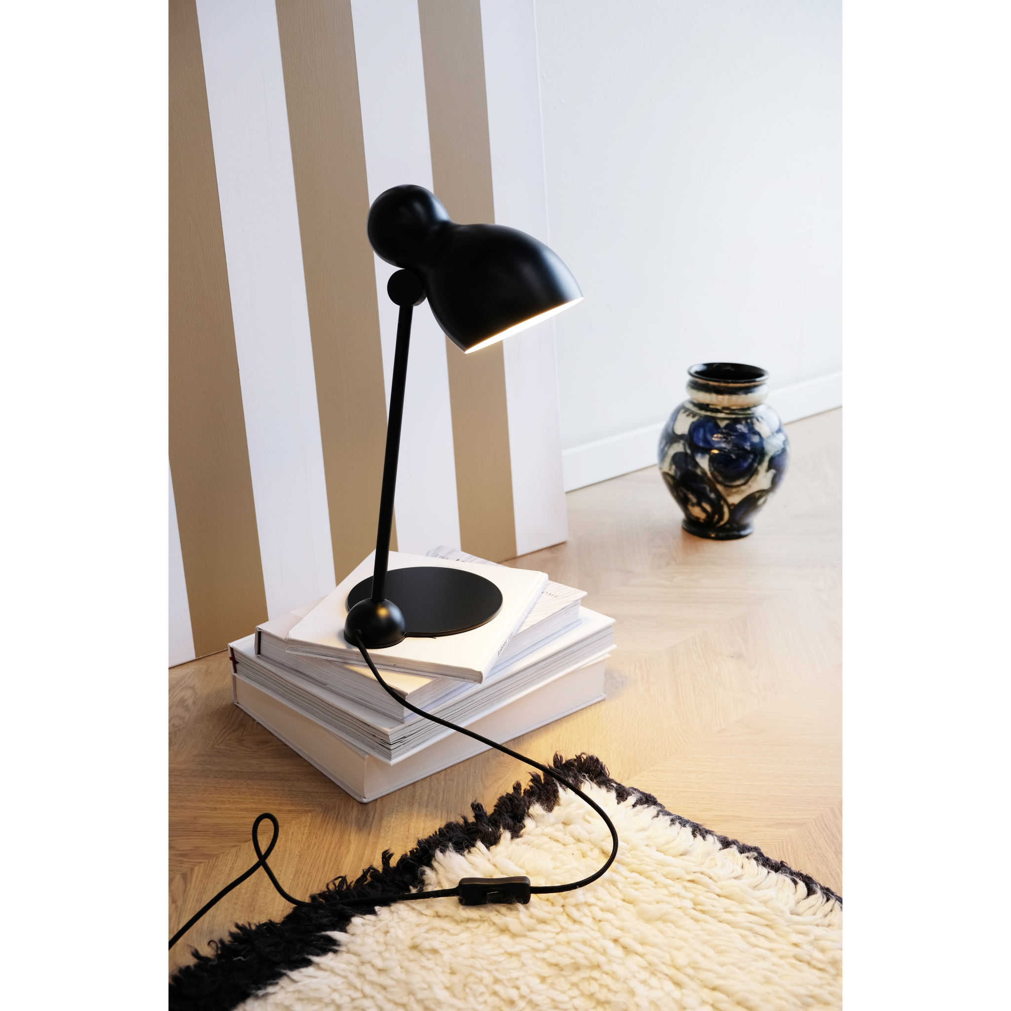 5704709092025 Dyberg Larsen Ludo sort - Bordlampe Lamper,Bordlamper,Bordlamper 89200005490 9202