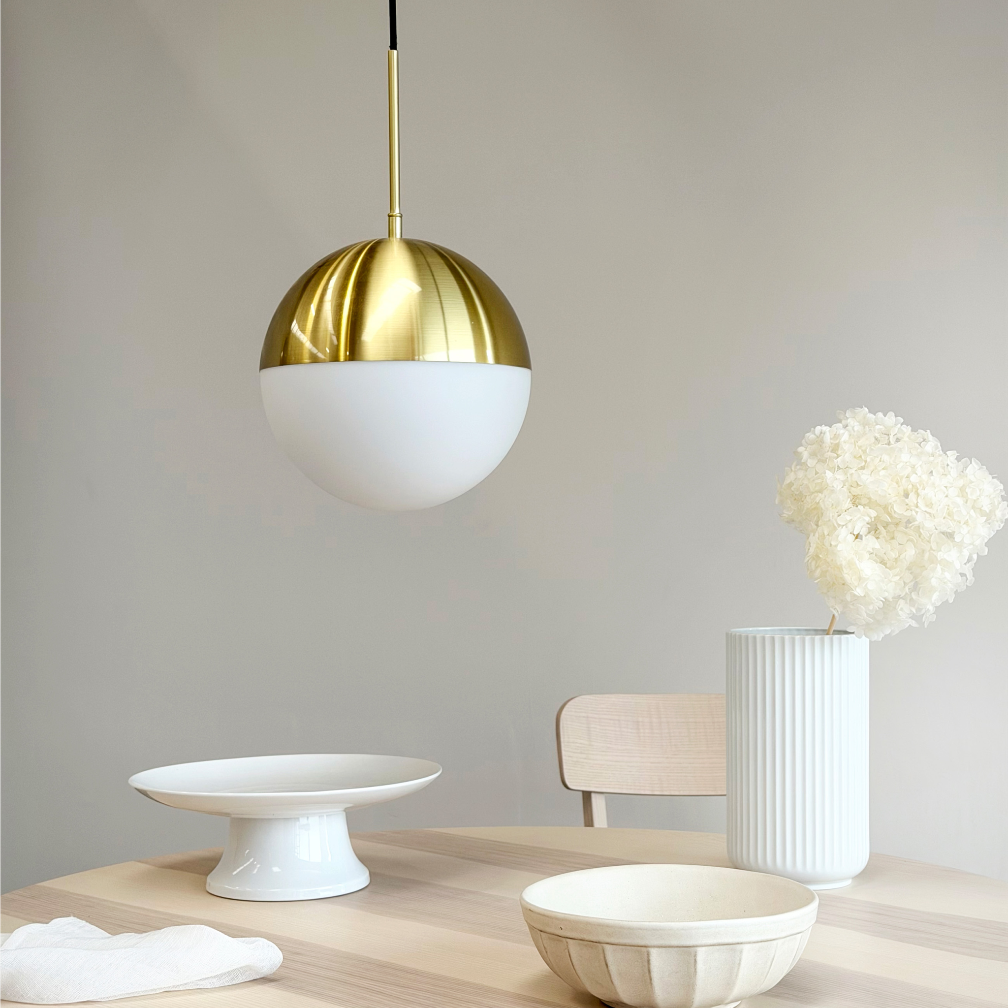 5704709092889 Dyberg Larsen Nova D25 opal/ messing pendel Lamper,Pendler-/ Hængelamper,Pendler/Hængelamper 89200080500 Nova