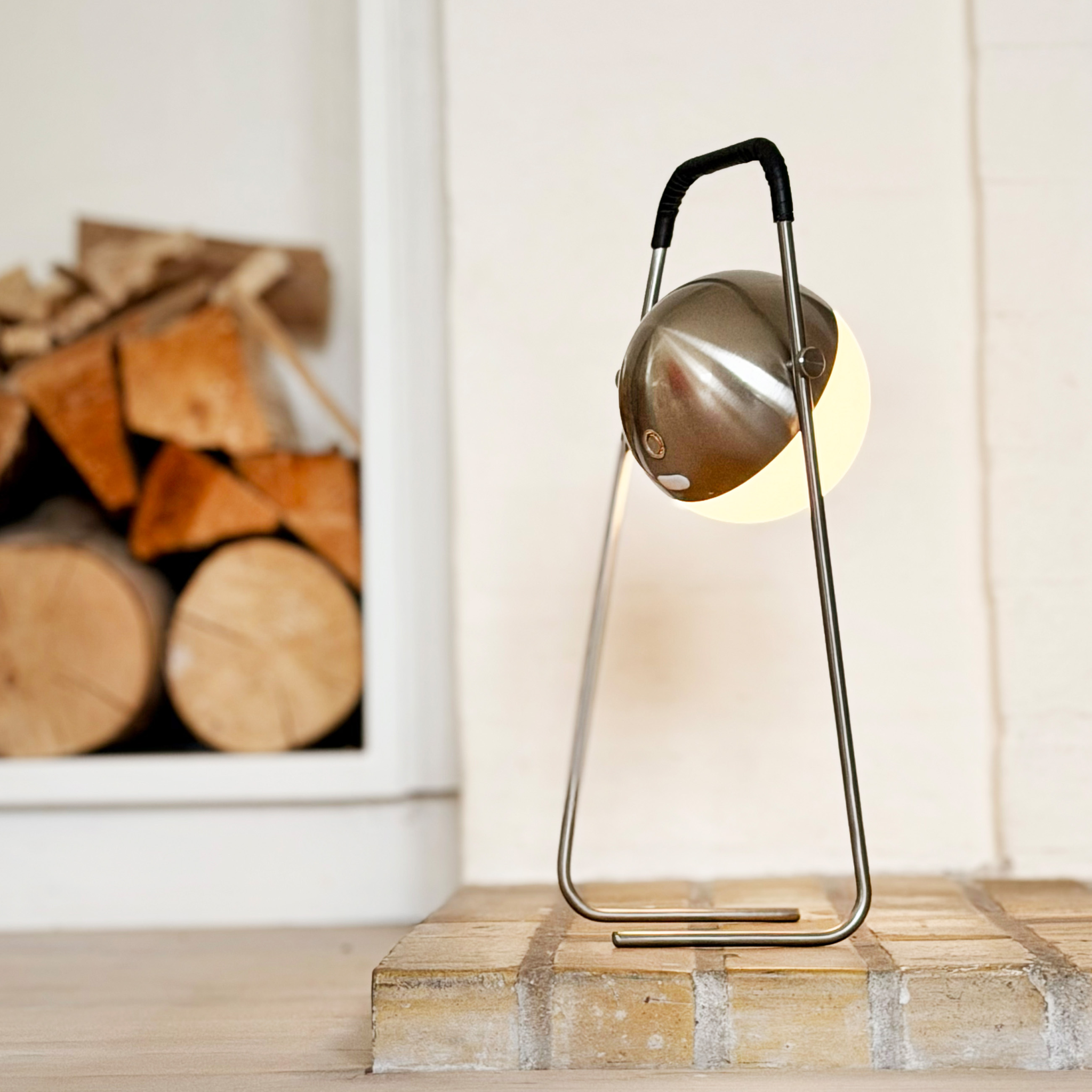 5704709095606 Dyberg Larsen Mova LED sort portable bordlampe Lamper,Bordlamper,Trådløse bordlamper 89200080560 Mova