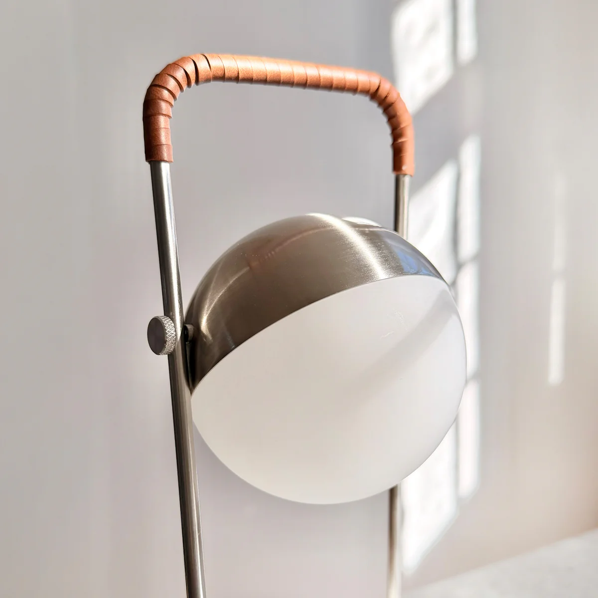 5704709095613 Dyberg Larsen Mova LED brun portable bordlampe Lamper,Bordlamper,Trådløse bordlamper 89200080570 Mova