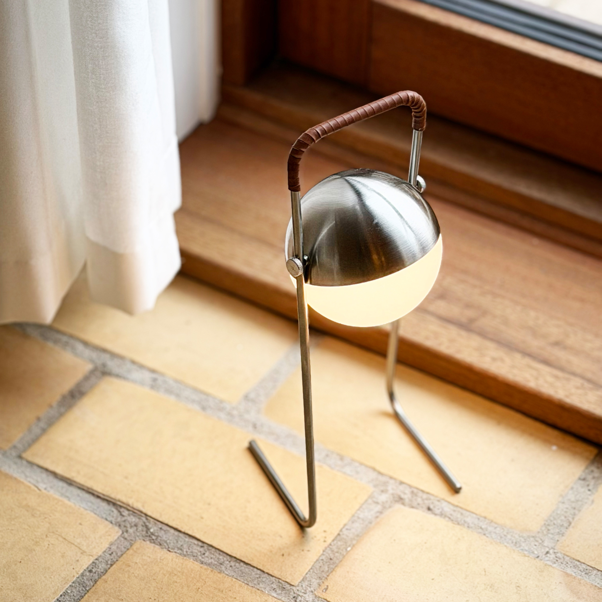 5704709095620 Dyberg Larsen Mova LED bordeaux portable bordlampe Lamper,Bordlamper,Trådløse bordlamper 89200080580 Mova