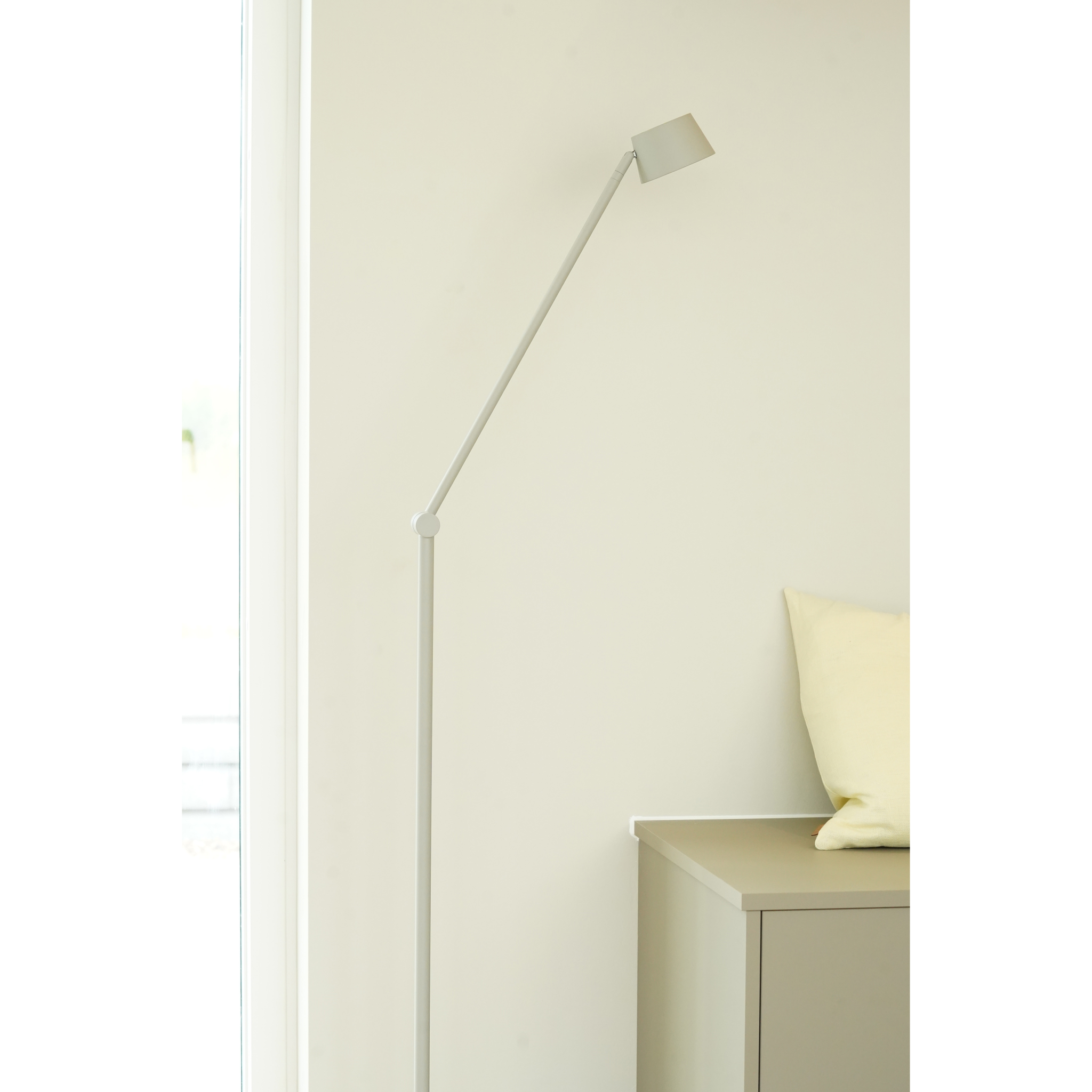 5706872058822 ANTIDARK Direction F1 LED mat grey gulvlampe Lamper,Gulvlamper,Gulvlamper 90400003020 Direction