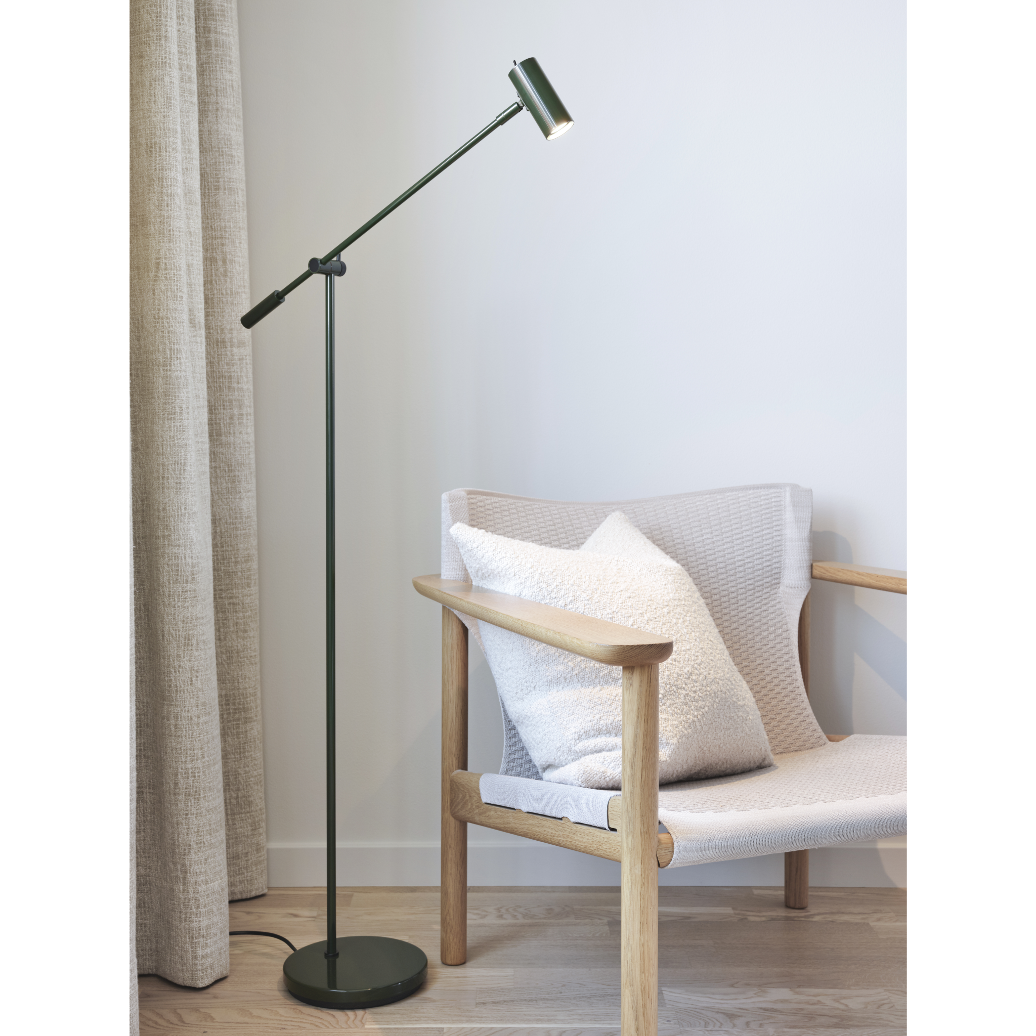 7391534300494 Belid Cato blank skovgrøn/matsort dimbar gulvlampe Lamper,Gulvlamper,Gulvlamper 82400013780 Cato